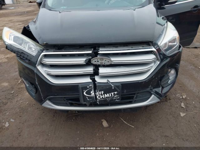 1FMCU0J95HUD37858 Ford Escape Titanium