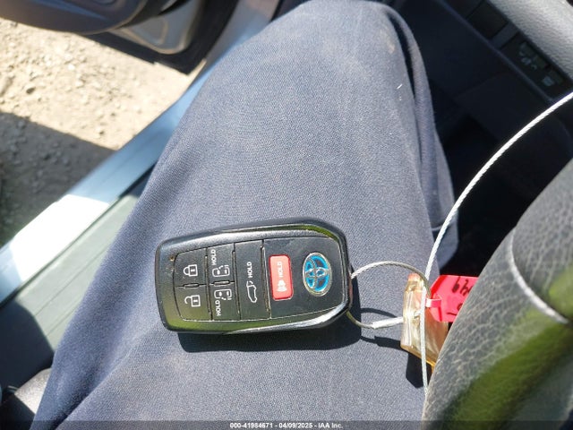 5TDYRKEC1NS125049 Toyota SIENNA XLE