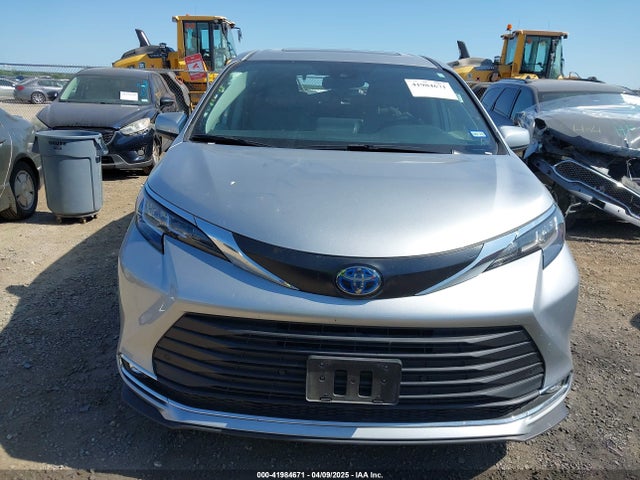 5TDYRKEC1NS125049 Toyota SIENNA XLE