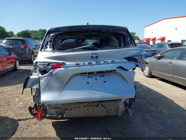 5TDYRKEC1NS125049 Toyota SIENNA XLE