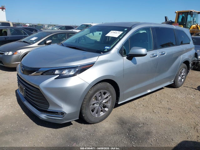 5TDYRKEC1NS125049 Toyota SIENNA XLE