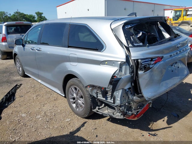 5TDYRKEC1NS125049 Toyota SIENNA XLE