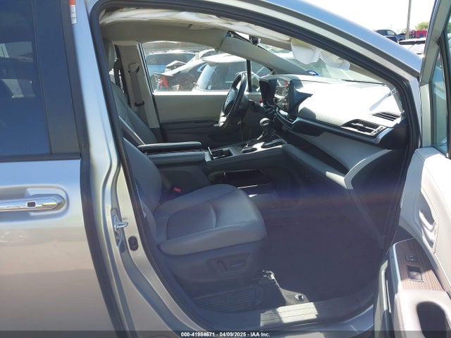5TDYRKEC1NS125049 Toyota SIENNA XLE