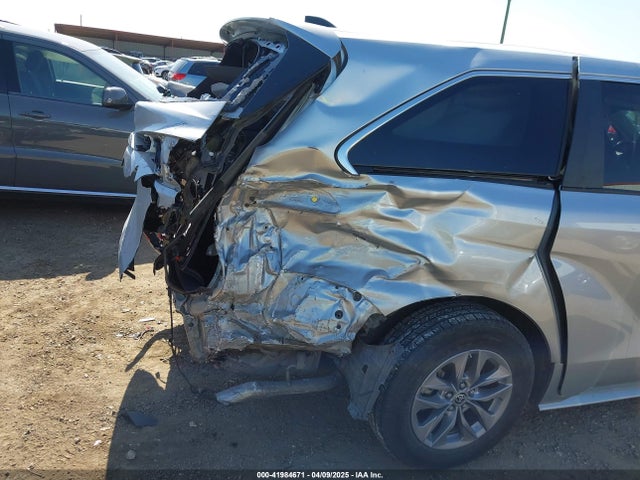 5TDYRKEC1NS125049 Toyota SIENNA XLE