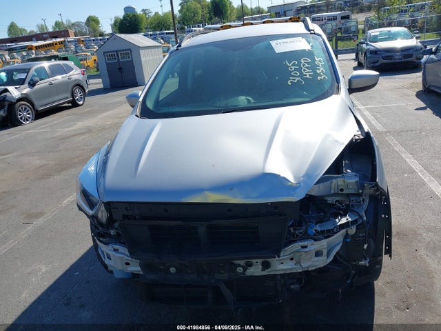 1FMCU9GD1JUD00215 Ford ESCAPE SE