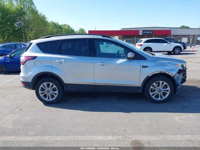 1FMCU9GD1JUD00215 Ford ESCAPE SE