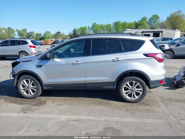 1FMCU9GD1JUD00215 Ford ESCAPE SE