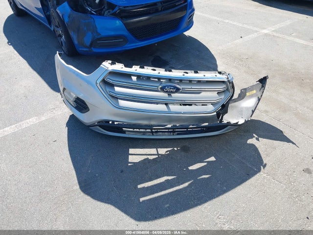 1FMCU9GD1JUD00215 Ford ESCAPE SE