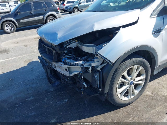 1FMCU9GD1JUD00215 Ford ESCAPE SE