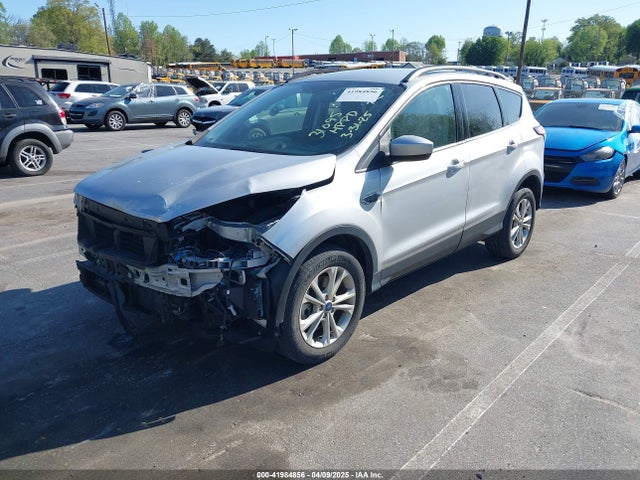 1FMCU9GD1JUD00215 Ford ESCAPE SE