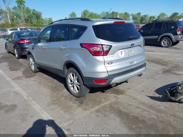 1FMCU9GD1JUD00215 Ford ESCAPE SE