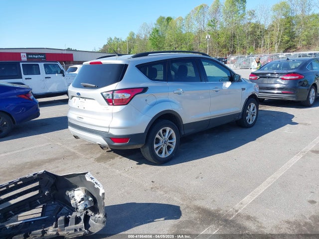 1FMCU9GD1JUD00215 Ford ESCAPE SE
