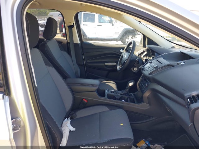 1FMCU9GD1JUD00215 Ford ESCAPE SE