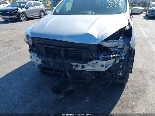 1FMCU9GD1JUD00215 Ford ESCAPE SE