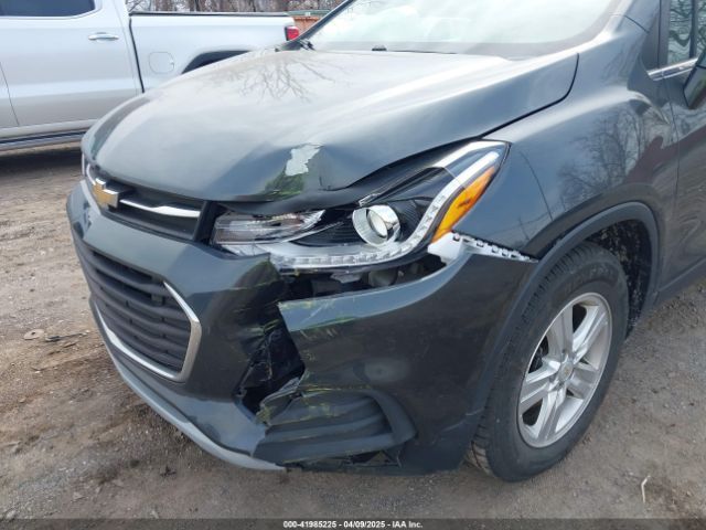 KL7CJLSB0JB722825 Chevrolet Trax Lt