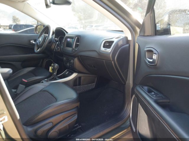 3C4NJCBB2JT462065 Jeep Compass Latitude Fwd