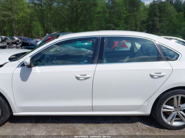 1VWBT7A36EC088217 Volkswagen Passat 1.8t Se