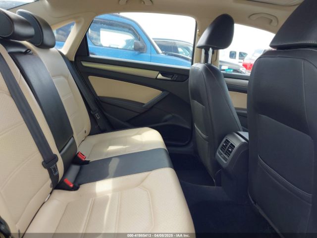 1VWBT7A36EC088217 Volkswagen Passat 1.8t Se