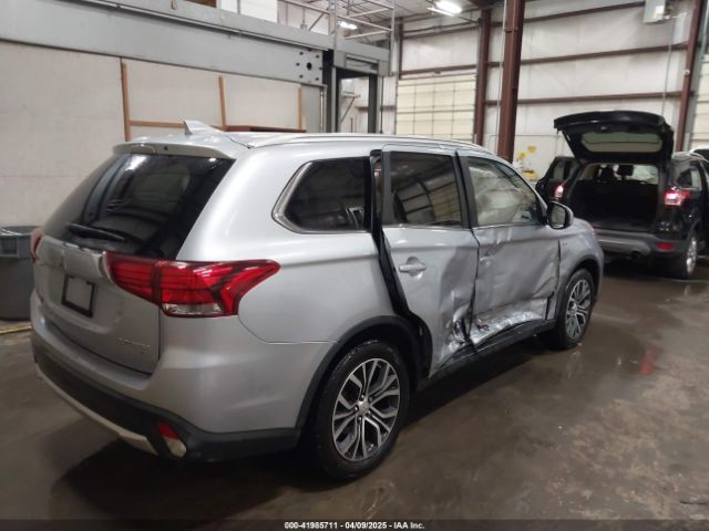 2017 MITSUBISHI OUTLANDER JA4JZ4AX7HZ045970 Photo 3