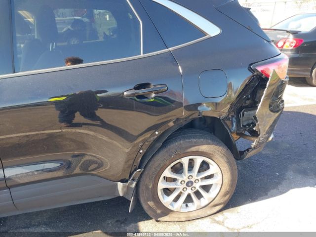 1FMCU9G64NUB16684 Ford ESCAPE SE