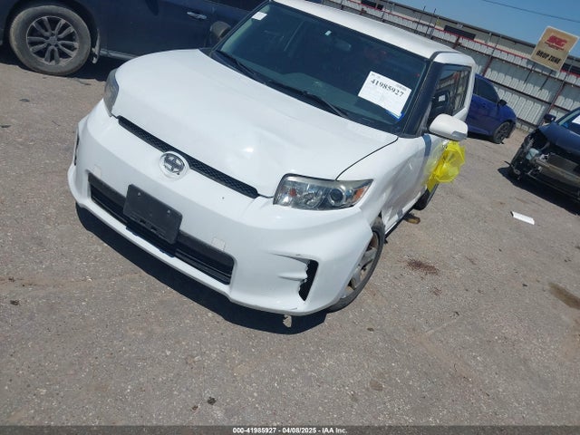 Scion XB 2014 JTLZE4FE9EJ056124 Image 2