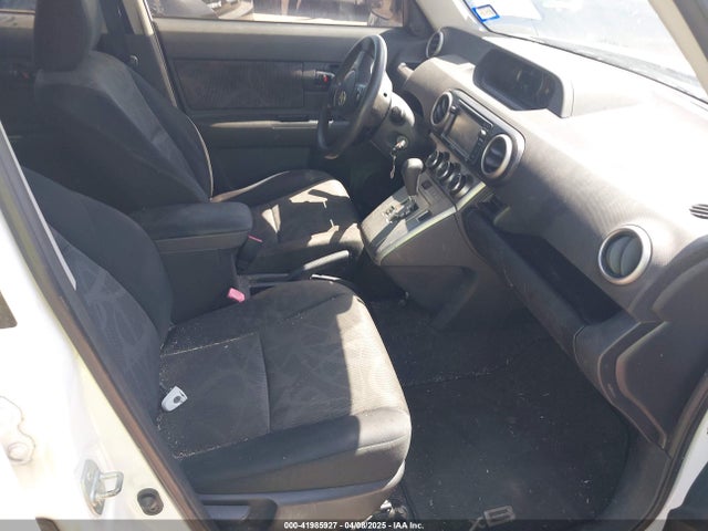 Scion XB 2014 JTLZE4FE9EJ056124 Image 5