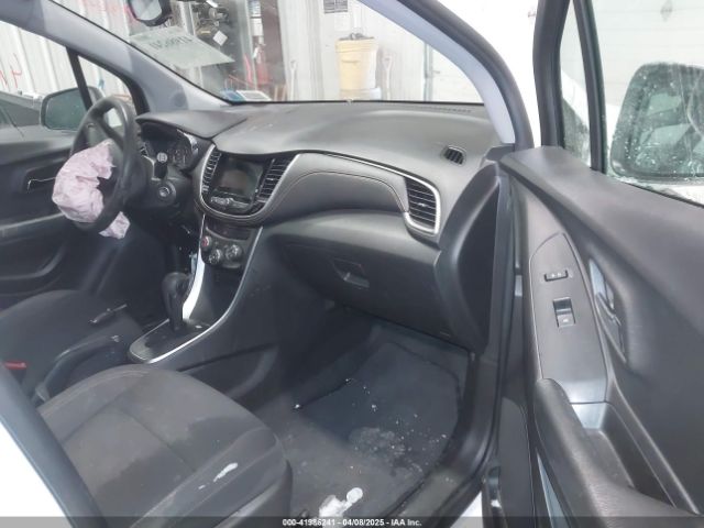 KL7CJNSB2JB694599 Chevrolet TRAX LS