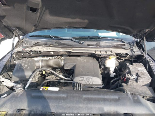 1C6RR7KG8HS732982 RAM 1500 Express  4x4 5'7 Box