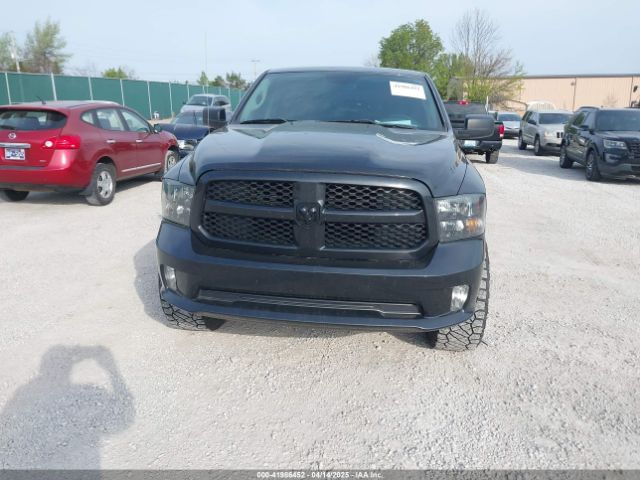 1C6RR7KG8HS732982 RAM 1500 Express  4x4 5'7 Box