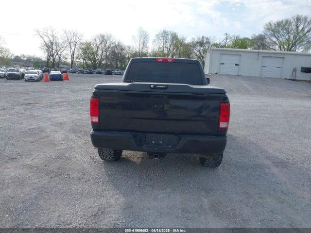 1C6RR7KG8HS732982 RAM 1500 Express  4x4 5'7 Box