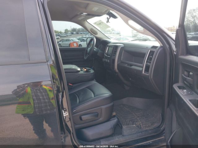 1C6RR7KG8HS732982 RAM 1500 Express  4x4 5'7 Box