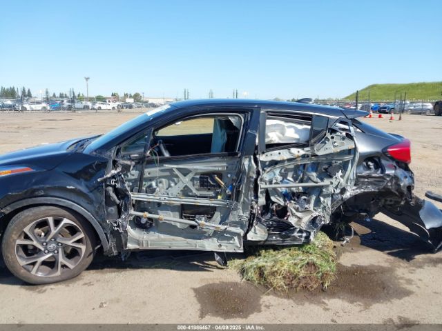 JTNKHMBX9L1063563 Toyota C-HR XLE
