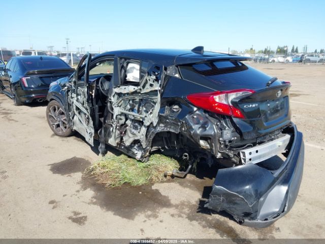 JTNKHMBX9L1063563 Toyota C-HR XLE