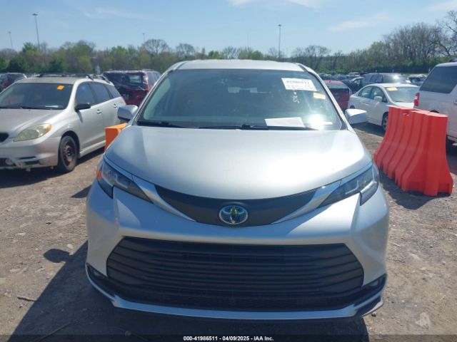 5TDKRKEC0MS028137 Toyota SIENNA LE