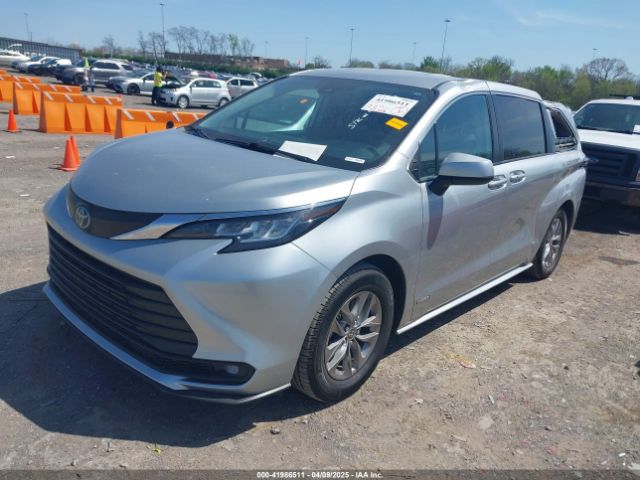 5TDKRKEC0MS028137 Toyota SIENNA LE