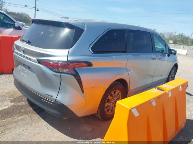 5TDKRKEC0MS028137 Toyota SIENNA LE