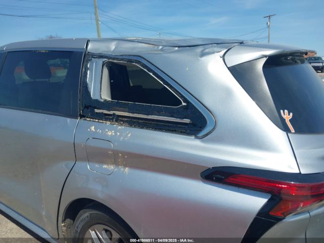 5TDKRKEC0MS028137 Toyota SIENNA LE