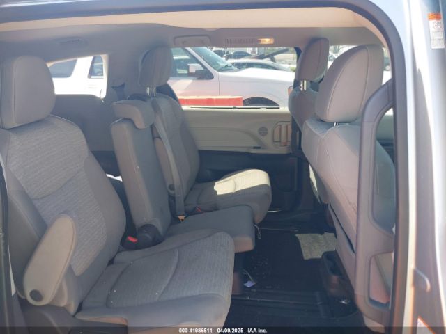5TDKRKEC0MS028137 Toyota SIENNA LE