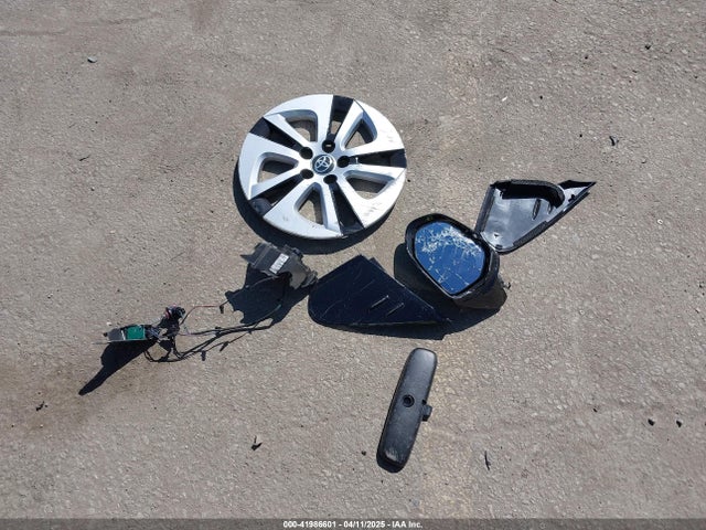 JTDKARFU0G3504772 Toyota Prius Three