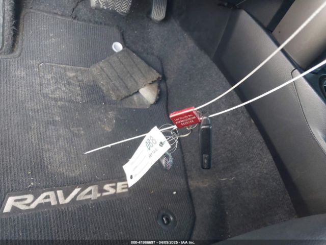 JTMNFREV3JJ156865 Toyota RAV4 SE