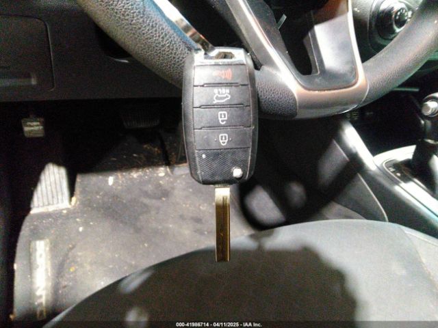 5XYPG4A52HG214862 KIA Sorento 3.3l Lx