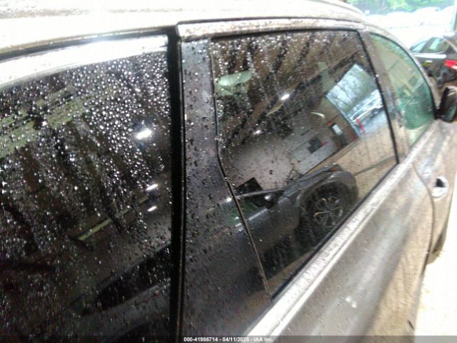 5XYPG4A52HG214862 KIA Sorento 3.3l Lx