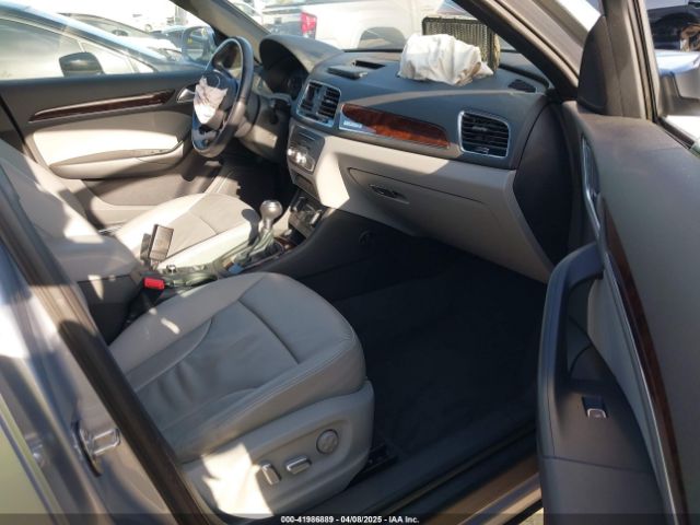 WA1JCCFSXHR000319 Audi Q3 2.0t Premium