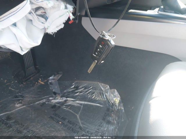 4T1B11HK1KU681049 Toyota CAMRY SE