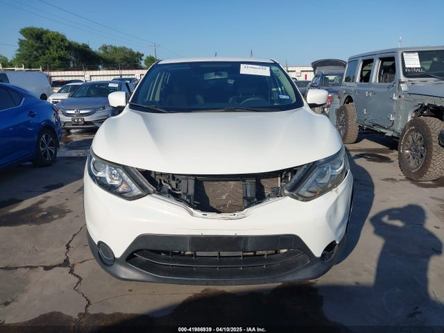 JN1BJ1CP5HW010457 Nissan Rogue Sport S