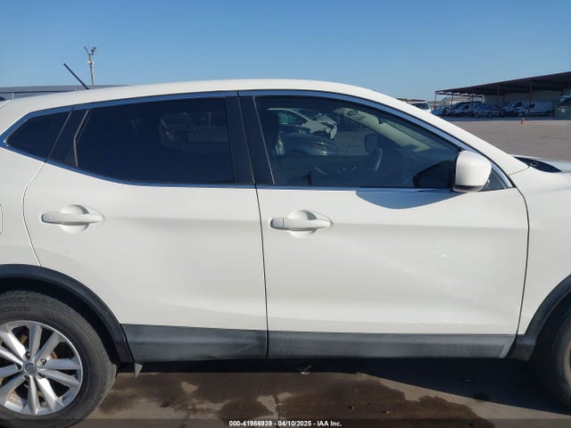 JN1BJ1CP5HW010457 Nissan Rogue Sport S