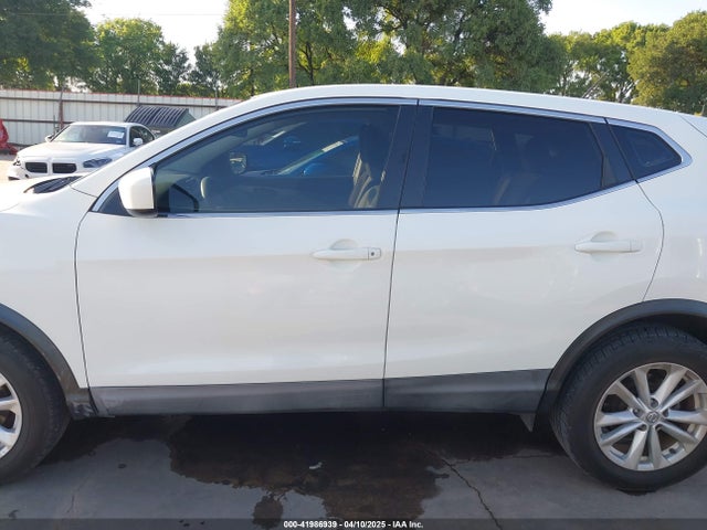 JN1BJ1CP5HW010457 Nissan Rogue Sport S