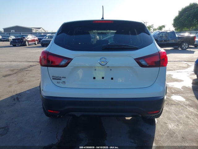 JN1BJ1CP5HW010457 Nissan Rogue Sport S