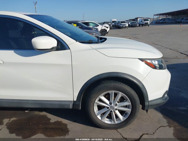 JN1BJ1CP5HW010457 Nissan Rogue Sport S
