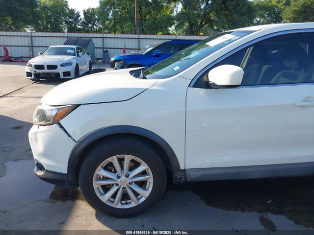 JN1BJ1CP5HW010457 Nissan Rogue Sport S